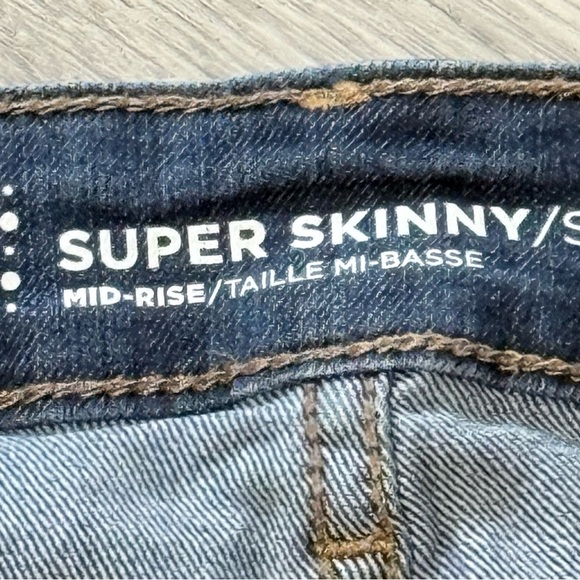 Old Navy Super Skinny Mid-Rise Jeans - Picture 2 of 8